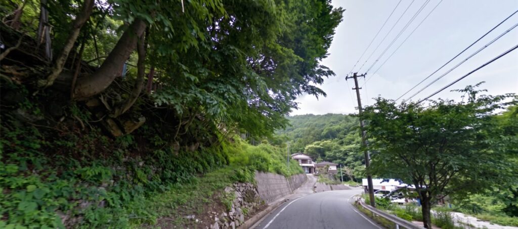 中庭コートハウスを間取りに選んだ理由 ルーツ　原点回帰 
よう初期に過ごしていた福島県川内村の写真

 人の視線から隠れて見えない家づくり
