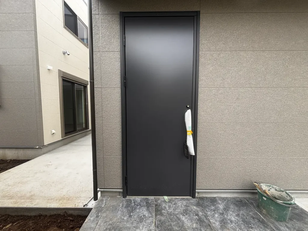 玄関ドア　工事途中　現場写真