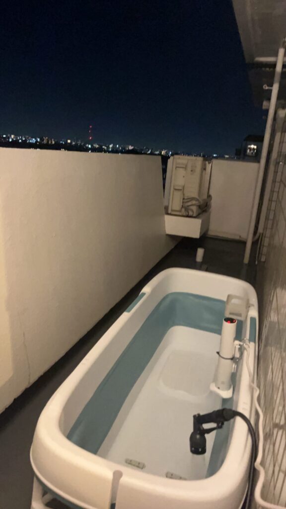 中庭コートハウスを間取りに選んだ理由 ルーツ　原点回帰 築54年賃貸マンションリビングから繋がるベランダ ベランダ露天風呂